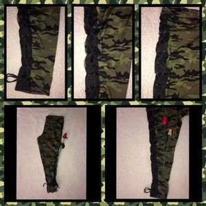 ⚫️💚Camo Leggings w/lace-up sides